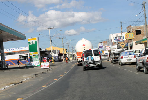 Vitória da Conquista: Avenida Brumado permanece em mão única e trecho será arborizado