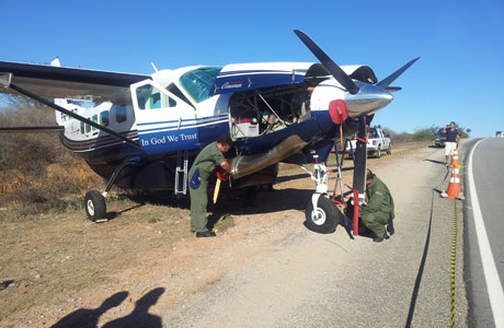 AVIÃO DE AMADO BATISTA AINDA NO LOCAL DO POUSO