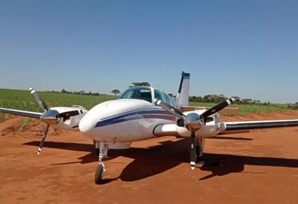 FAB intercepta avião com 500 quilos de cocaína