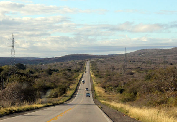 Motorista foge após atropelar mulher na BA-262 entre Brumado e Aracatu