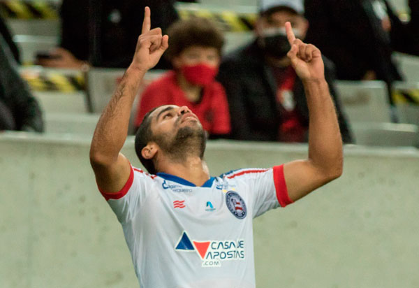 Fora de casa, Bahia vence o Athletico-PR pela 25ª rodada do Brasileirão