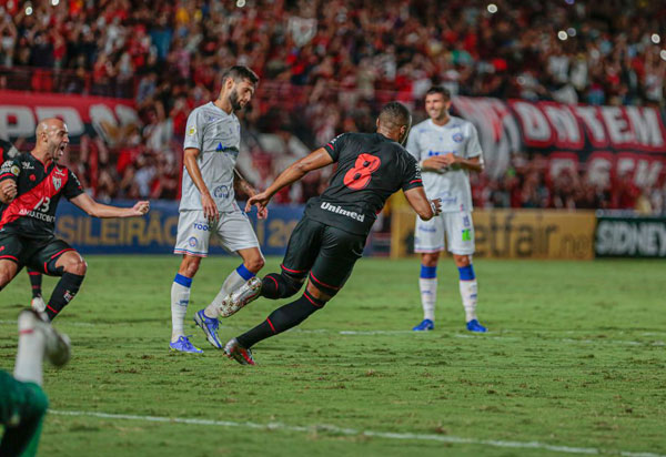 Atlético-GO derrota Bahia por 2x1