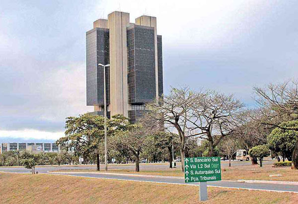Banco Central surpreende e reduz juros básicos para 6% ao ano