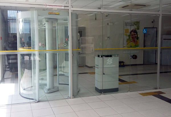 Bancos fazem mutirões para renegociar dívidas