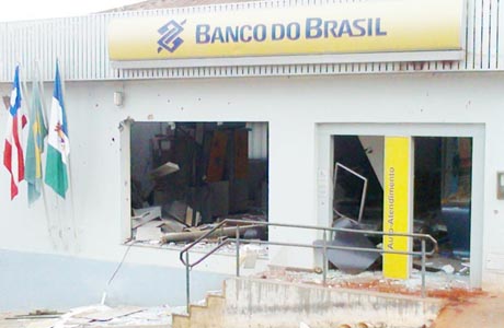 SUDOESTE: BANDIDOS EXPLODEM CAIXA DO BB EM IBIASSUÇÊ