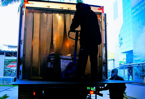 Vacina Covid-19: Fiocruz recebe bancos de células e de vírus para produzir IFA nacional