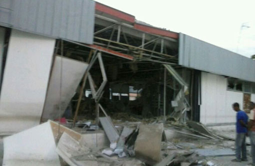 Brotas de Macaúbas: Bandidos explodem agências bancárias; policiais são baleados