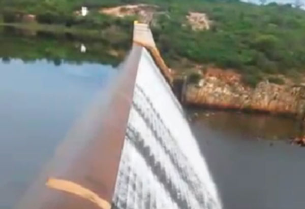 Brumado: Barragem de Cristalândia volta sangrar