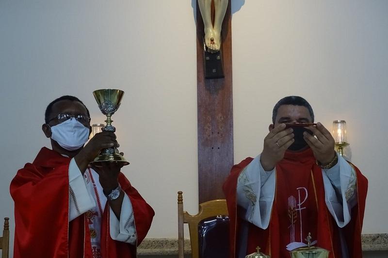 Bênção de veículos, visita da imagem às comunidades da sede e missa marcam comemorações em louvor a São Cristóvão em Brumado