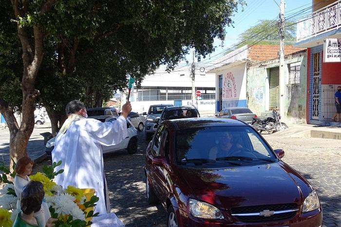 Bênção de veículos, visita da imagem às comunidades da sede e missa marcam comemorações em louvor a São Cristóvão em Brumado
