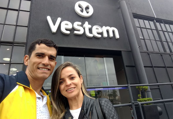 Brumado: Beto Bike e sua esposa Kátia Leite foram premiados por marca de moda fitnees
