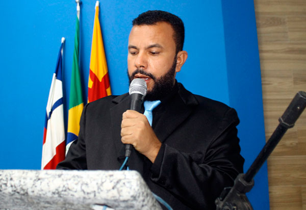 Vereador Beto Bonelly cobra conserto de estradas vicinais e ruas de Brumado