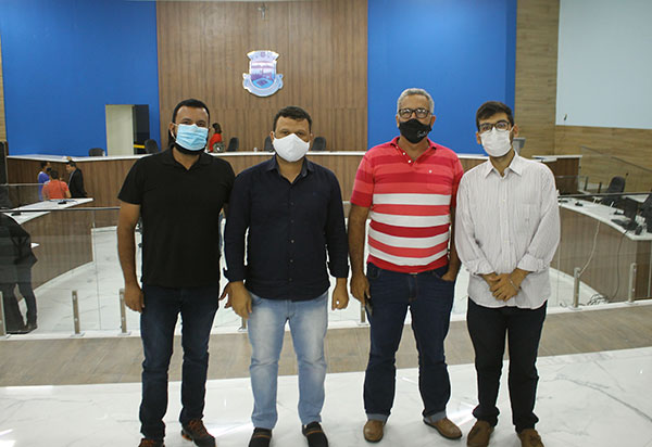 Quatros novos vereadores eleitos comparecem na sessão da Câmara de Vereadores de Brumado