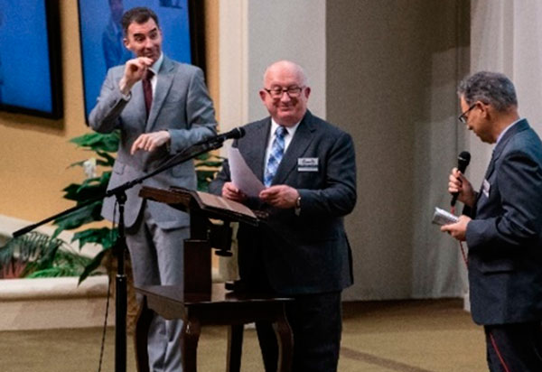 Testemunhas de Jeová planejam lançar Bíblias em 36 idiomas em 2021