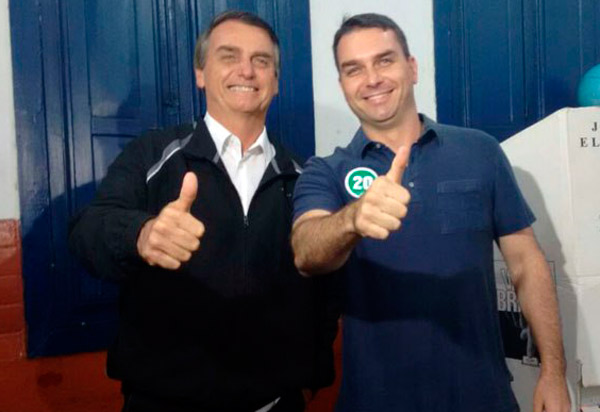 Em Davos, Jair Bolsonaro disse que filho terá de pagar por eventuais ações que seriam 'inaceitáveis'