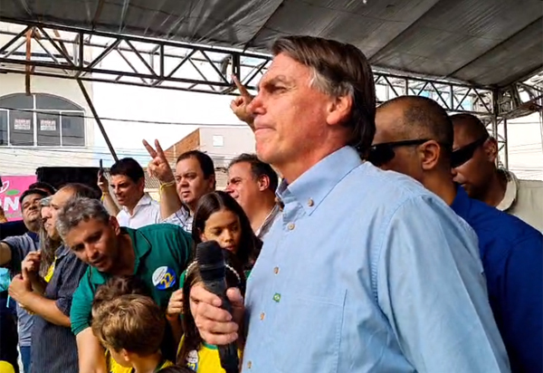 Durante campanha em Guanambi, Bolsonaro pede a apoiadores que votem em ACM Neto