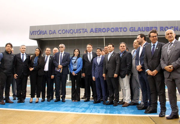Bolsonaro inaugura aeroporto em Vitória da Conquista, na Bahia
