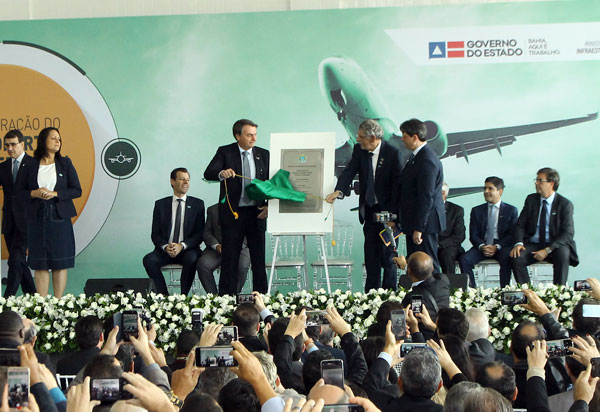 Bolsonaro inaugura aeroporto em Vitória da Conquista, na Bahia