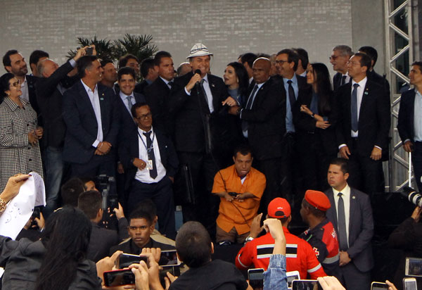 Bolsonaro inaugura aeroporto em Vitória da Conquista, na Bahia
