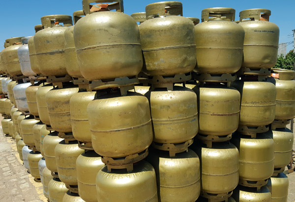 Governo quer reduzir pela metade o preço do gás de cozinha, diz Paulo Guedes