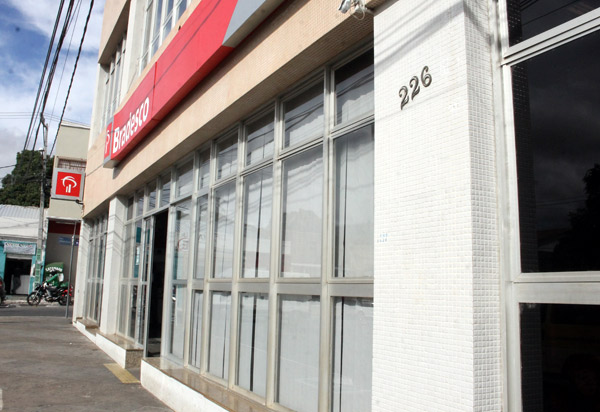 Agências bancárias não abrem no dia 31