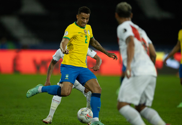 Brasil enfrenta o Peru pelas Eliminatórias da Copa