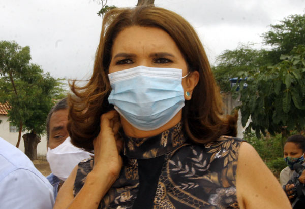 Aracatu: TCM multa prefeita em licitação de contratação de serviços de limpeza pública