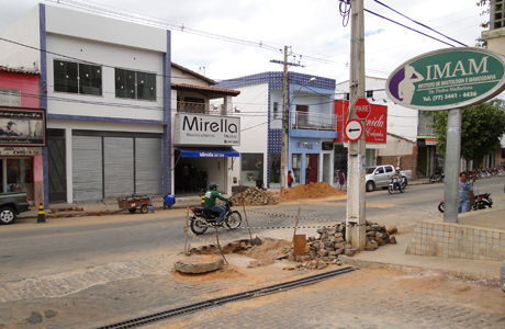 BDO: ESGOTO INACABADO CAUSA TRANSTORNOS NO CENTRO