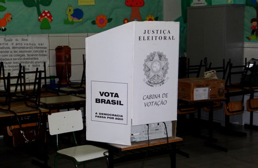 Dilma sugere antecipar a eleição presidencial