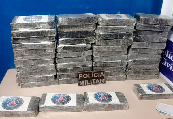 Cocaína avaliada em 1,4 milhão é encontrada em carro abandonado