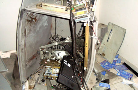 JACARACI: HOMENS EXPLODEM CAIXA DO BANCO DO BRASIL