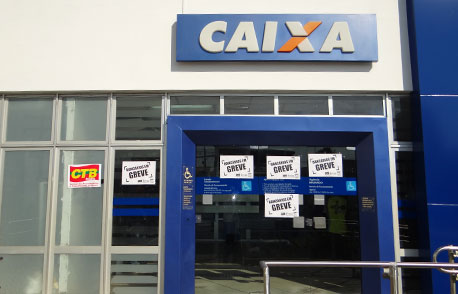FUNCIONÁRIOS DA CAIXA ENCERRAM À GREVE