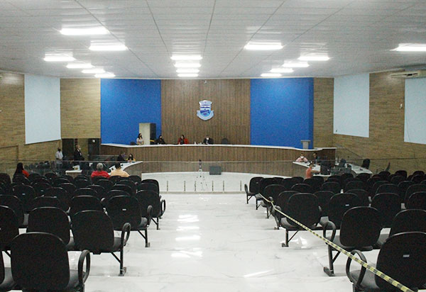 Brumado: Três vereadores que se elegeram pela oposição e apoiaram grupo de situação não se reelegeram