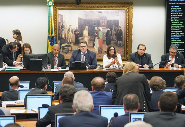 CCJ aprova parecer que considera constitucional a reforma da Previdência