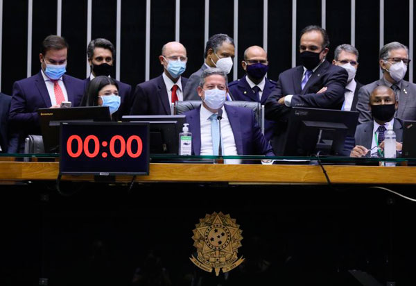 Câmara aprova texto-base do novo código eleitoral