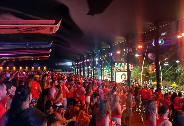 Salvador: Mesmo com Pandemia, blocos e camarotes seguem vendendo abadás para carnaval de 2021