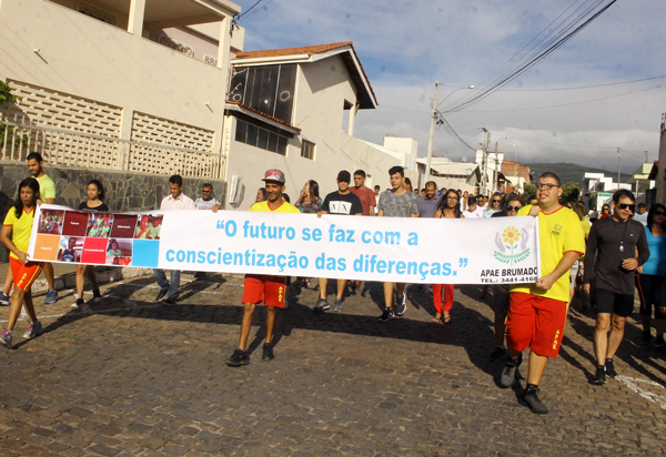 Brumado: Apae promoveu evento em prol da adaptação de sala para alunos autistas