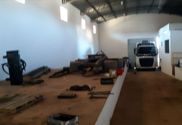 Em Caetité, PRF, PC e PM recuperam caminhão furtado e desmantelam galpão que funcionava como desmanche clandestino de veículos