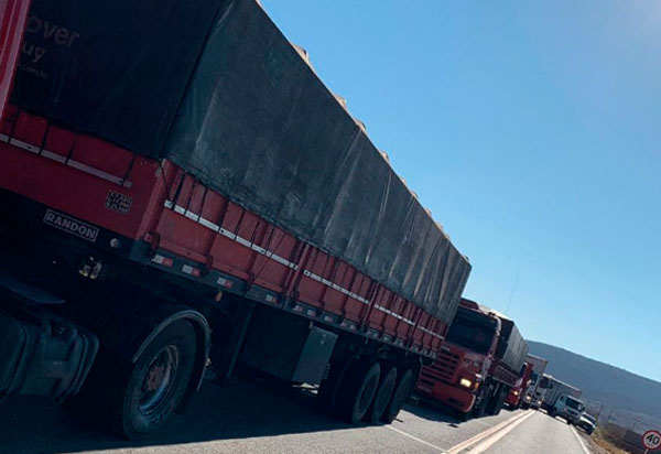 Caminhoneiros podem entrar em greve em 1º de novembro