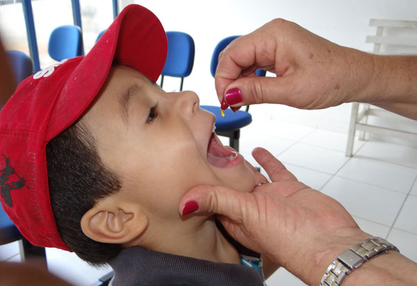 Campanha de vacinação contra a pólio termina hoje