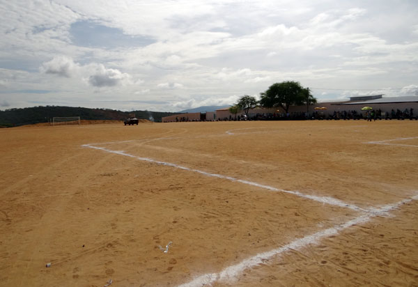 Brumado: vereador Rey de Domingão conquista patrolamento e nivelamento do campo Bela Vista, no bairro São Félix