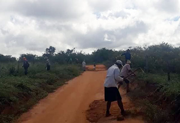 Moradores promovem mutirão para recuperar estradas vicinais em Rio do Antônio