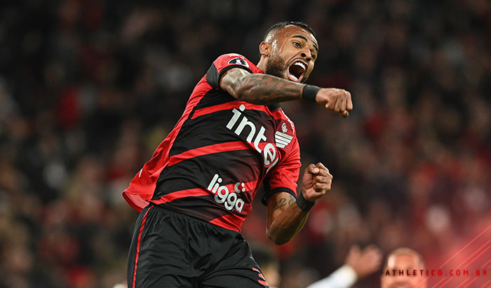 Athletico bate Palmeiras e fica a um empate da final da Libertadores