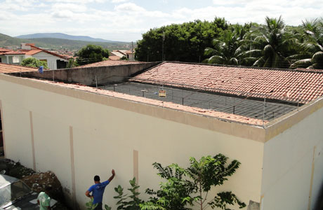 Brumado: Celulares e drogas encontrados dentro da carceragem