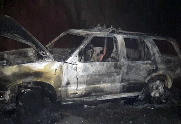 Carro de empresa funerária pega fogo e fica completamente destruído na BA-148