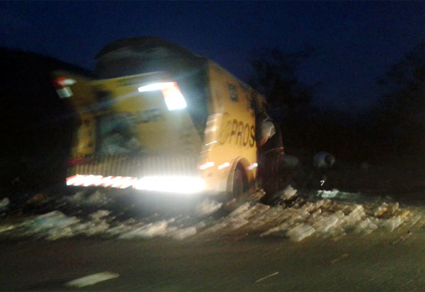 Segurança morre e outro fica ferido em ataque a carro-forte na BR-116