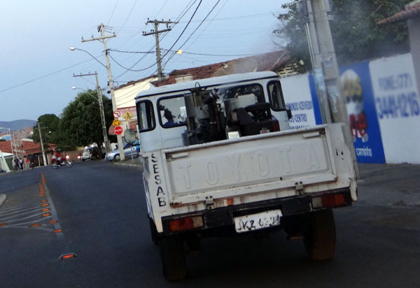 Brumado: carros fumacê atuam na cidade em combate ao mosquito Aedes Aegypti