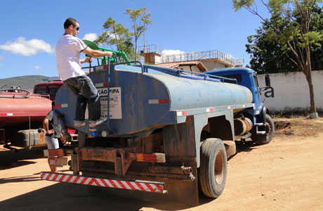 CAMINHÕES PIPA INSPECIONADOS PELA VISA