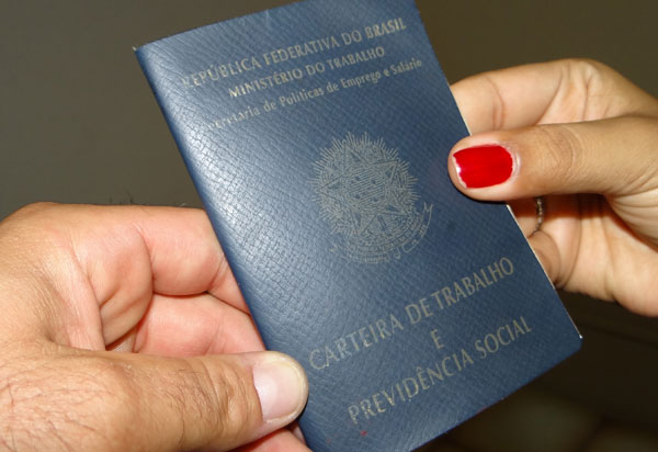 Desemprego cai para 8,7% no terceiro trimestre, revela IBGE