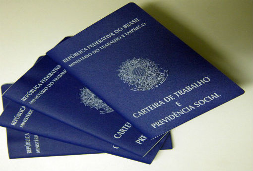 FGTS: cidadãos acamados ou com problema de locomoção podem pedir resgate por procuração